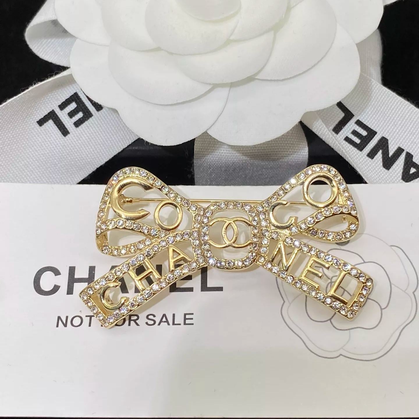 Special Openwork Bow Brooch mysite