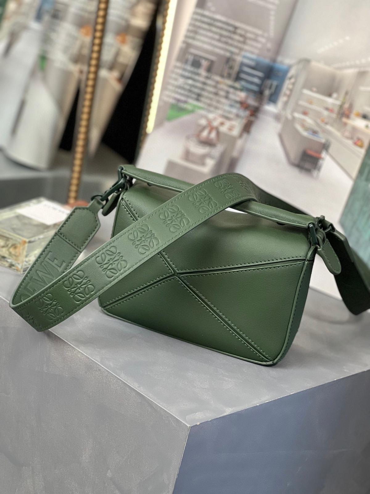 MINI PUZZLE 18CM BOTTLE GREEN CALFSKIN mysite