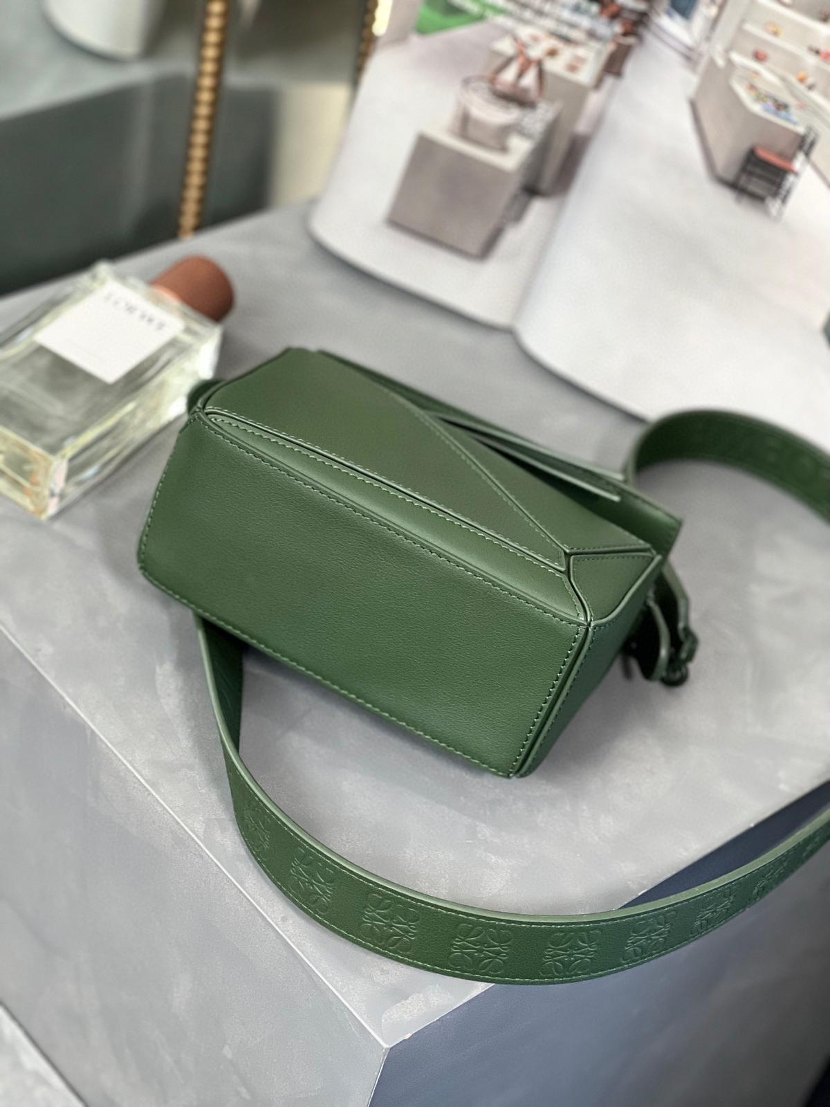 MINI PUZZLE 18CM BOTTLE GREEN CALFSKIN mysite