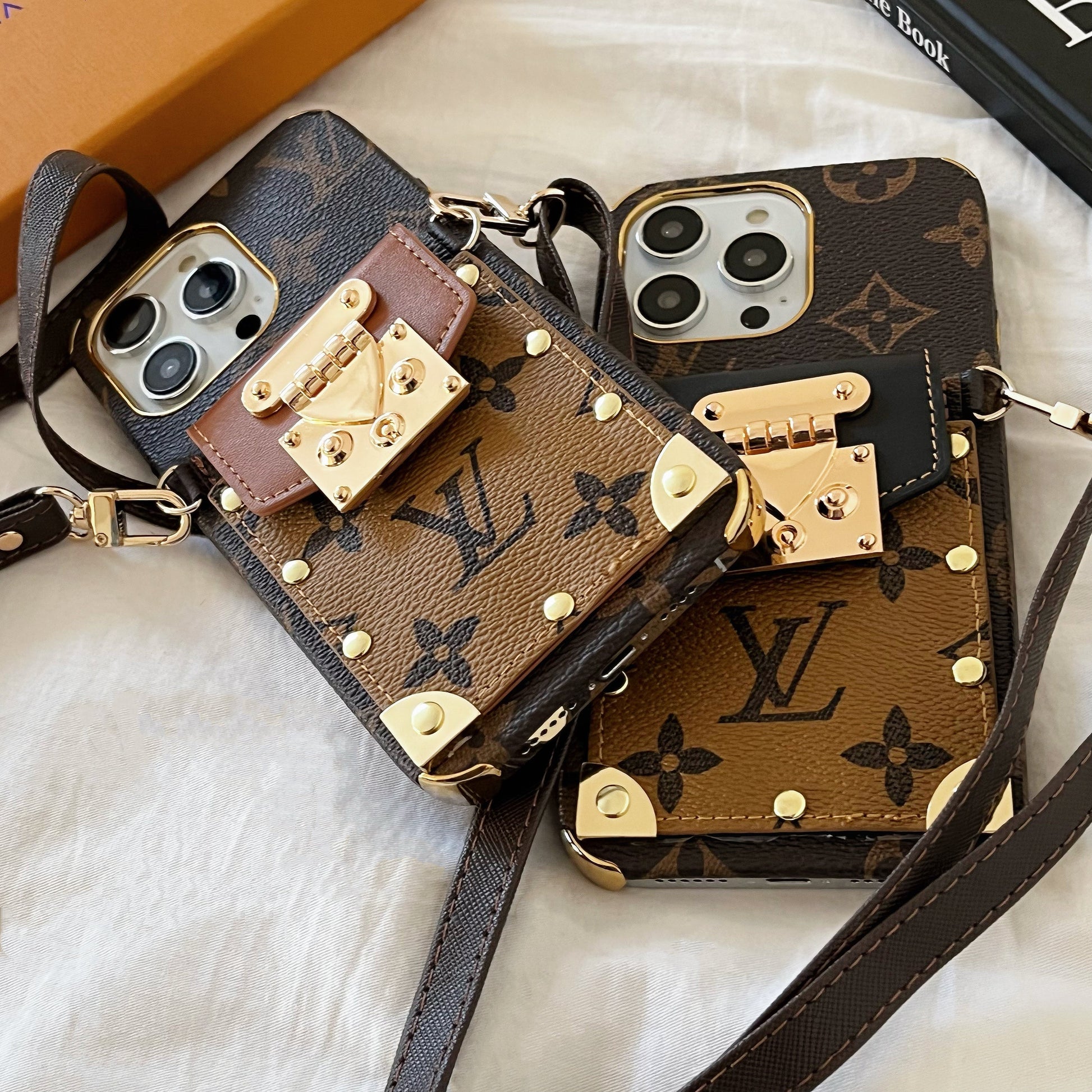 Lou Chain Leather iPhone Case mysite