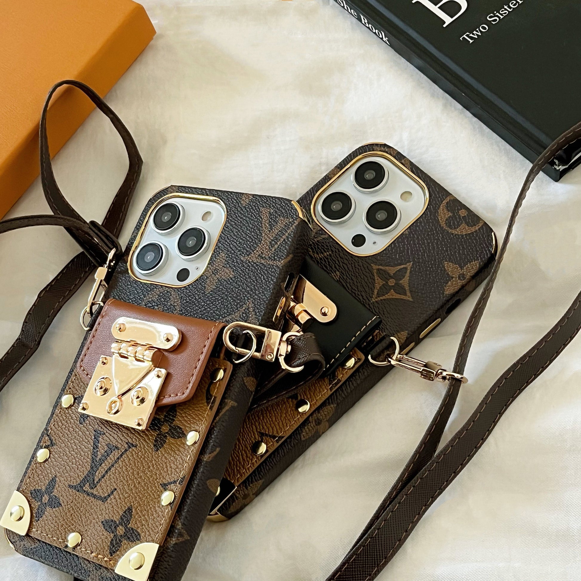 Lou Chain Leather iPhone Case mysite