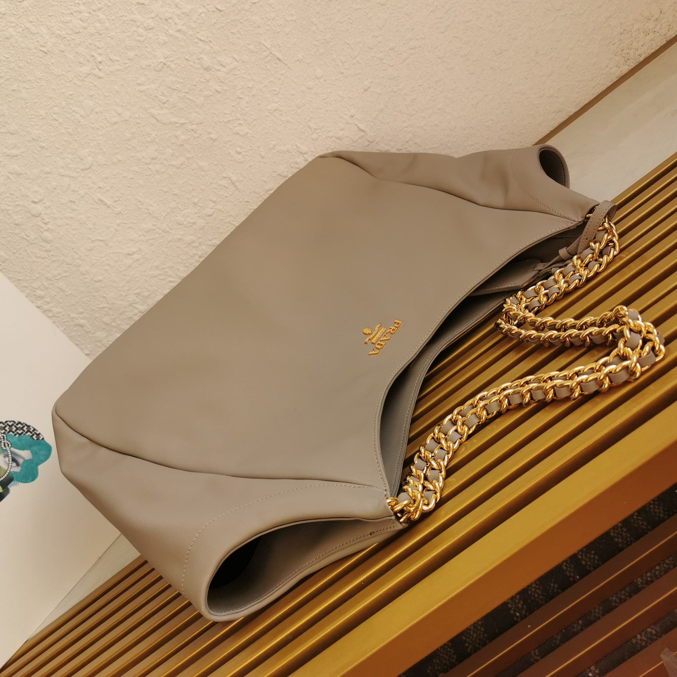 CHAIN TOTE 39 SOFT GREY CALFSKIN mysite