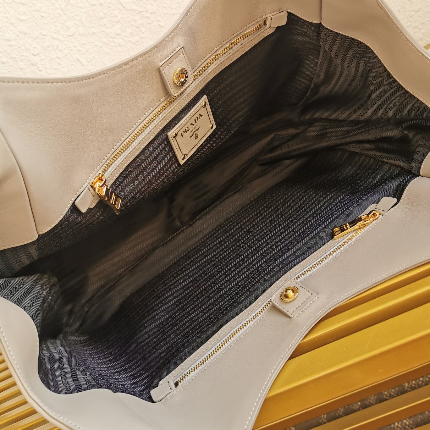 CHAIN TOTE 39 SOFT GREY CALFSKIN mysite