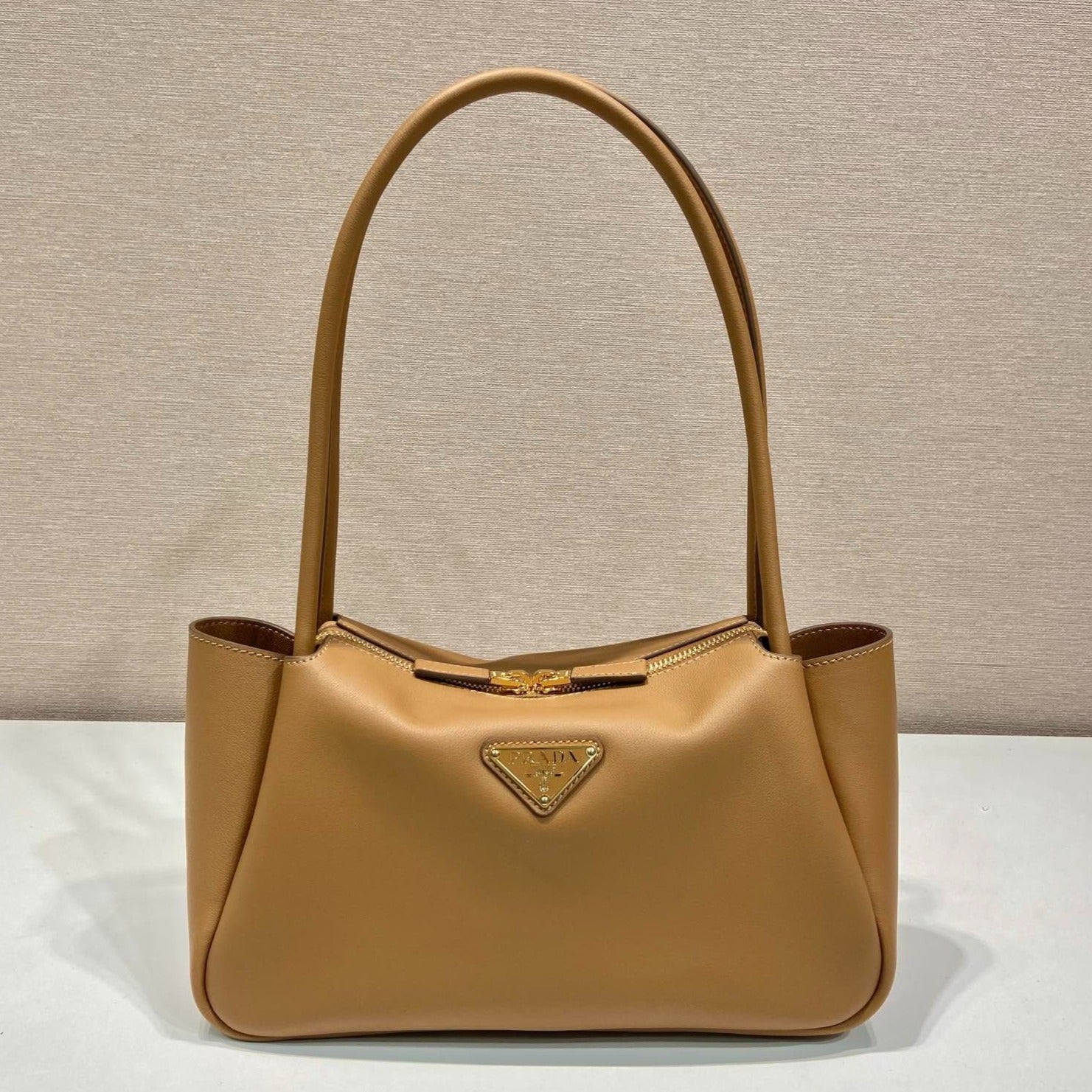 PRA 28 LARGE BEIGE CALFSKIN HANDBAG mysite