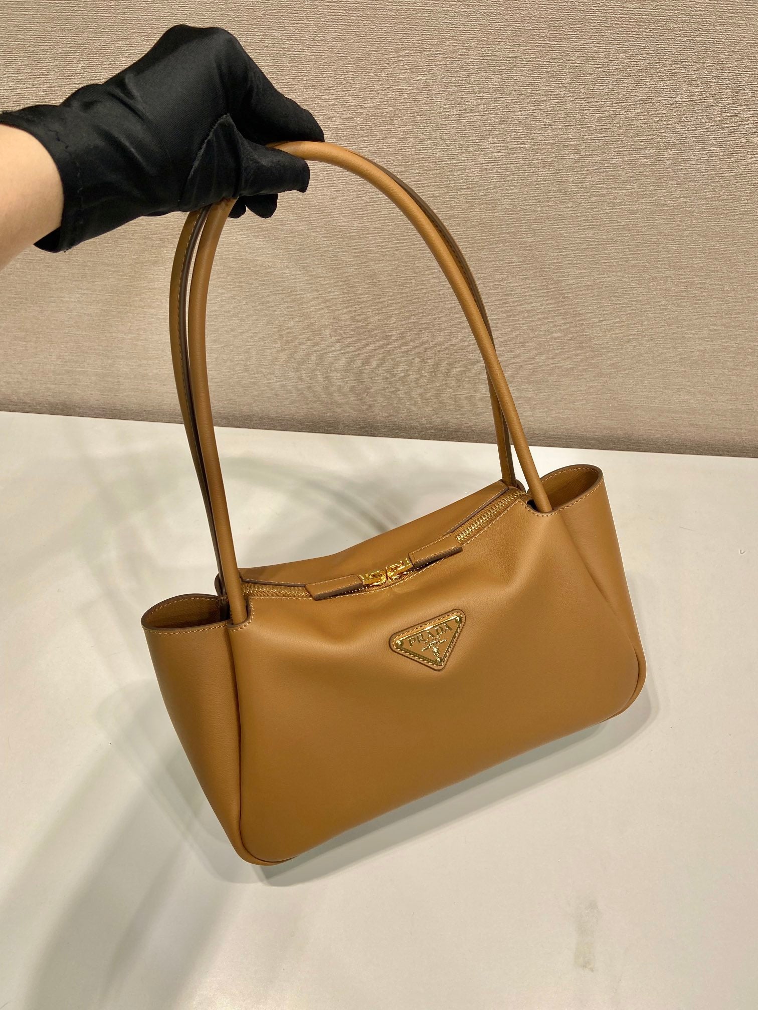PRA 28 LARGE BEIGE CALFSKIN HANDBAG mysite