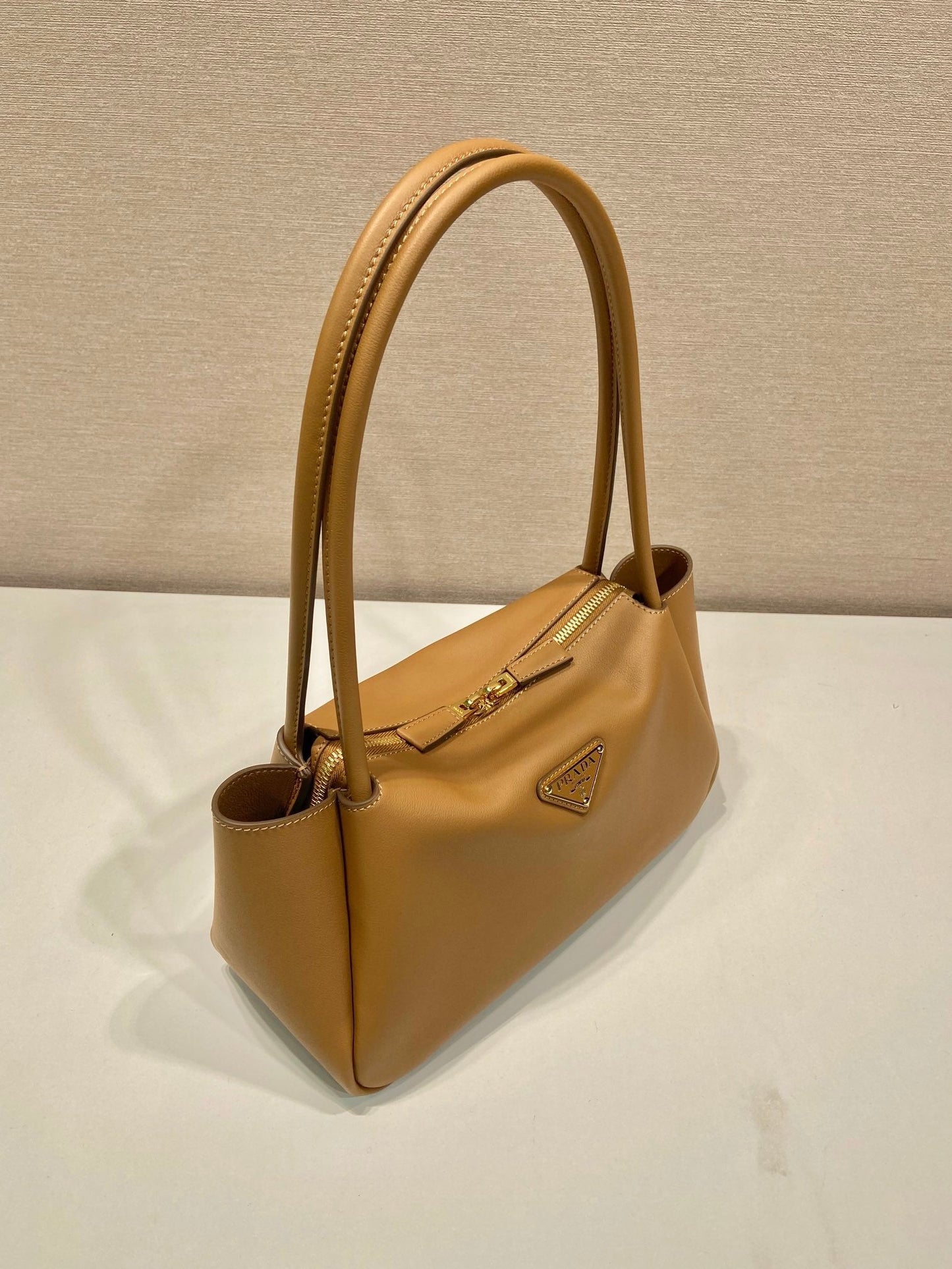 PRA 28 LARGE BEIGE CALFSKIN HANDBAG mysite