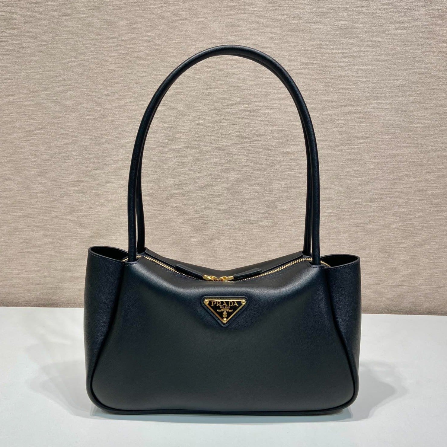 PRA 28 LARGE BLACK CALFSKIN HANDBAG mysite