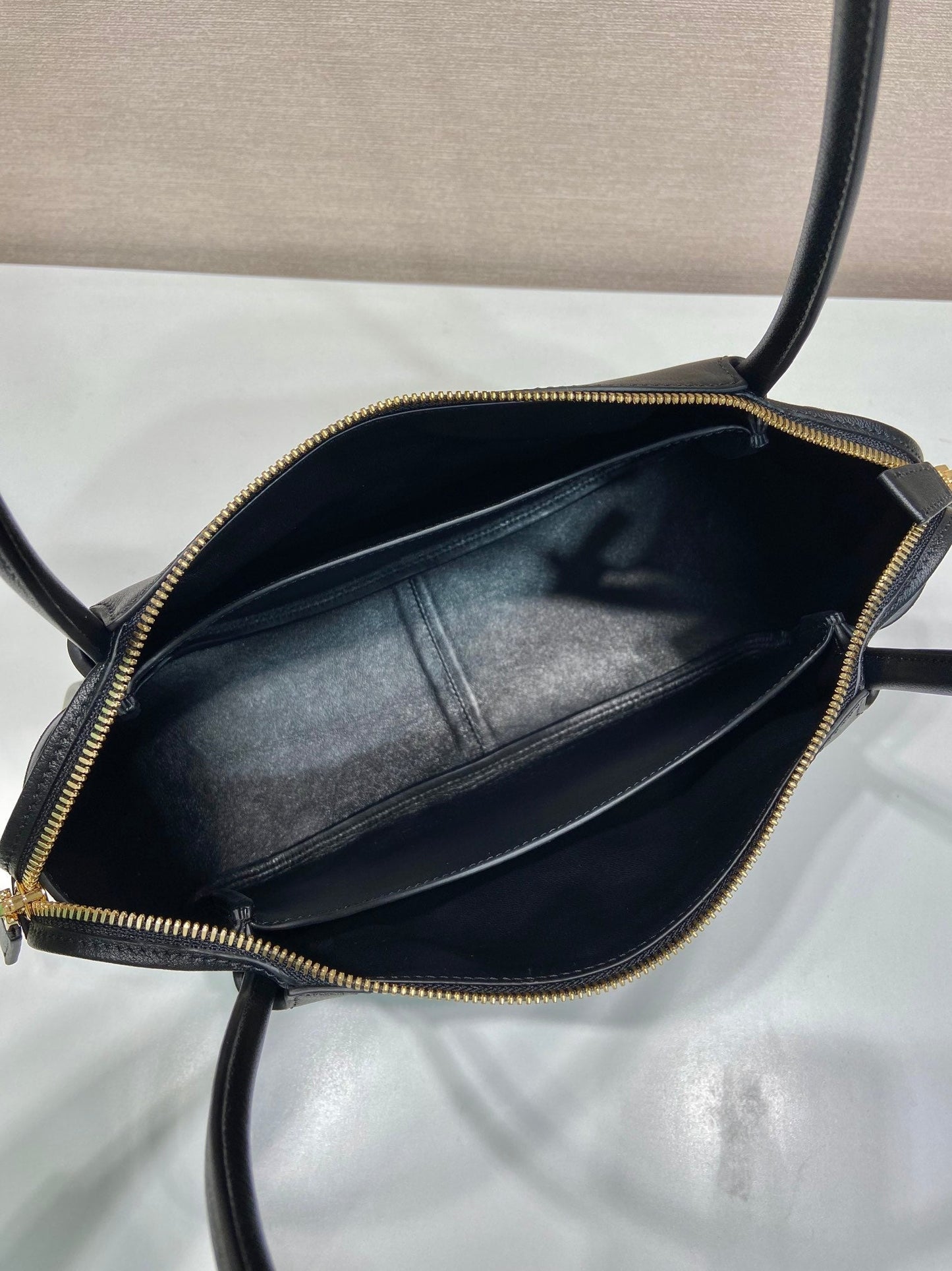 PRA 28 LARGE BLACK CALFSKIN HANDBAG mysite