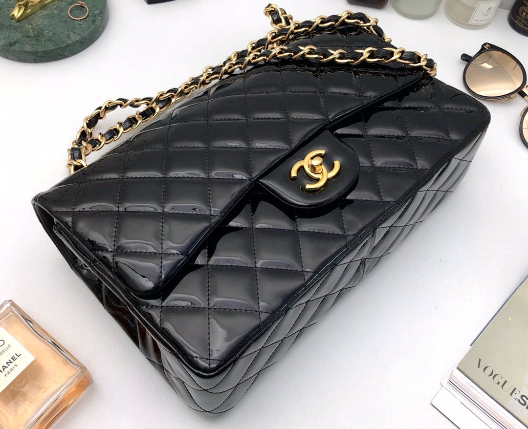 CLASSIC JUMBO FLAP BAG 30CM BLACK PATENT CALFSKIN GOLD HARDWARE
