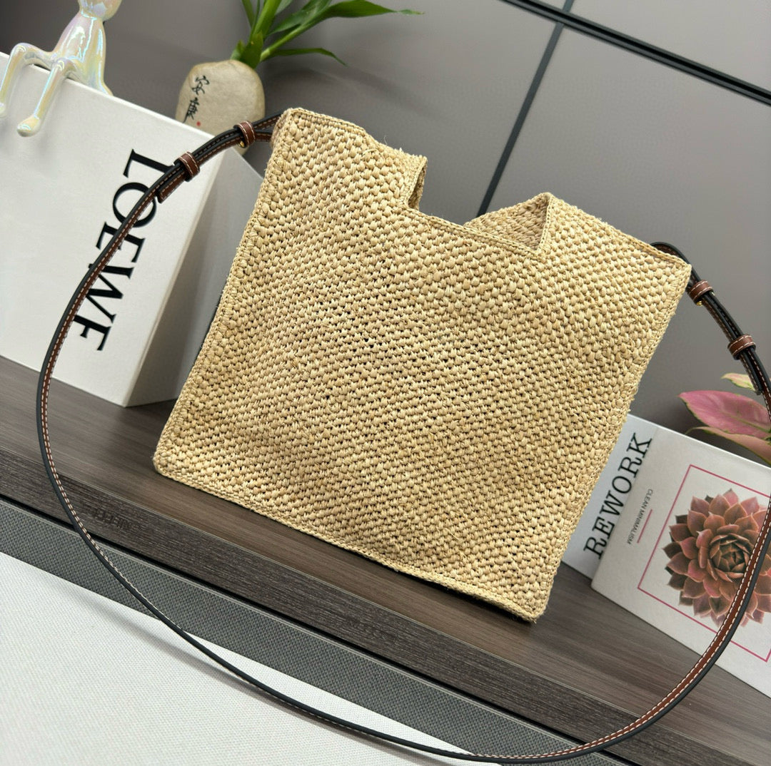 LOE MEDIUM 30 FONT TOTE IN NATURAL RAFFIA mysite