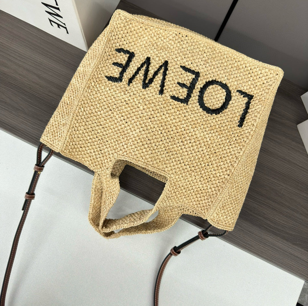 LOE MEDIUM 30 FONT TOTE IN NATURAL RAFFIA mysite