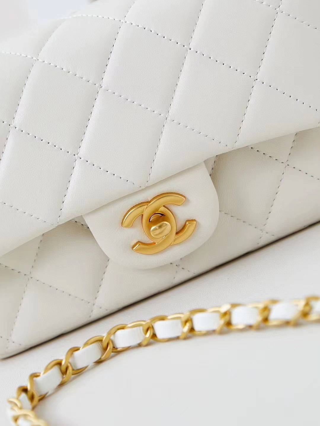 CC 24F Flap Bag White Lambskin Pearl Gold Hardware mysite