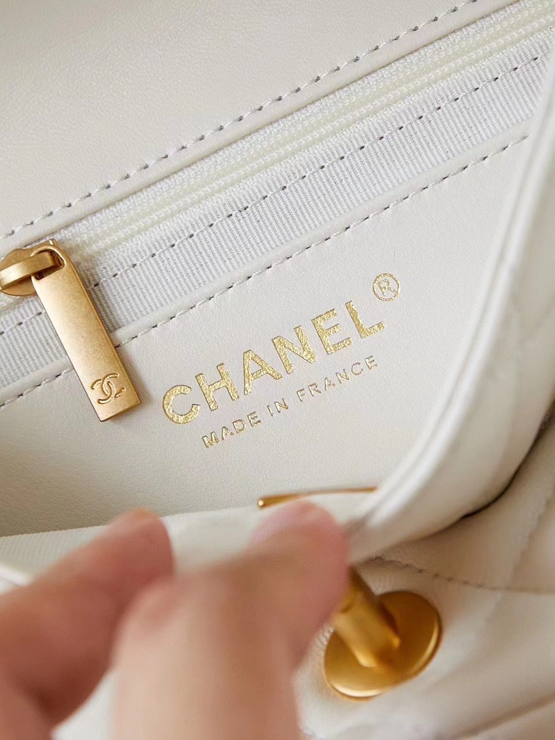 CC 24F Flap Bag White Lambskin Pearl Gold Hardware mysite