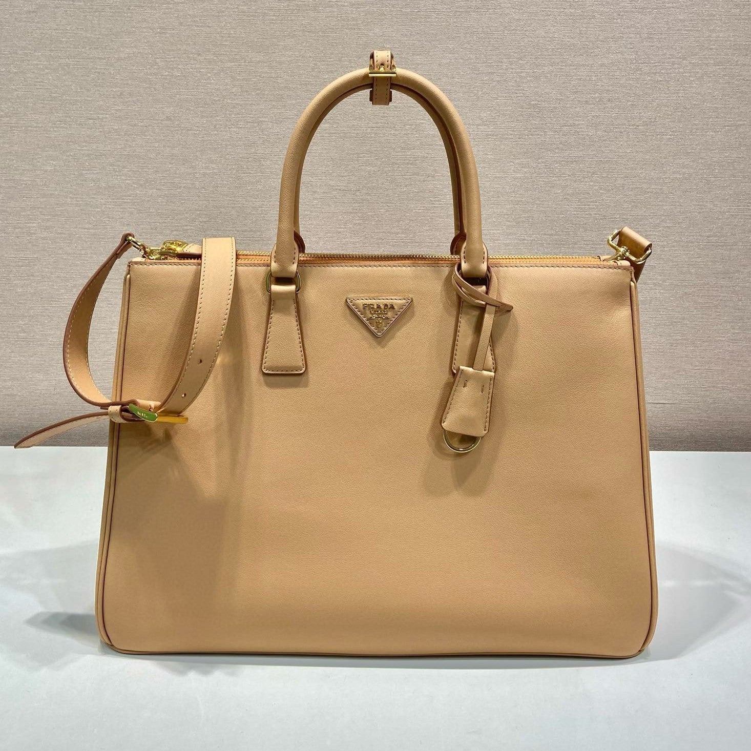 Large Prada Galleria Saffiano leather bag Sand Beige mysite