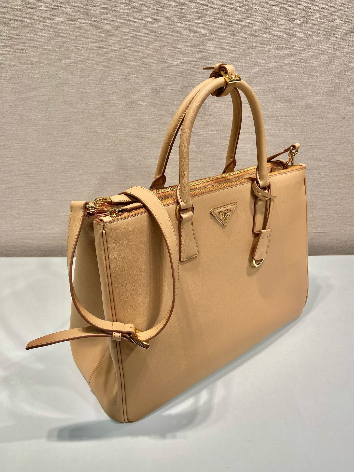 Large Prada Galleria Saffiano leather bag Sand Beige mysite