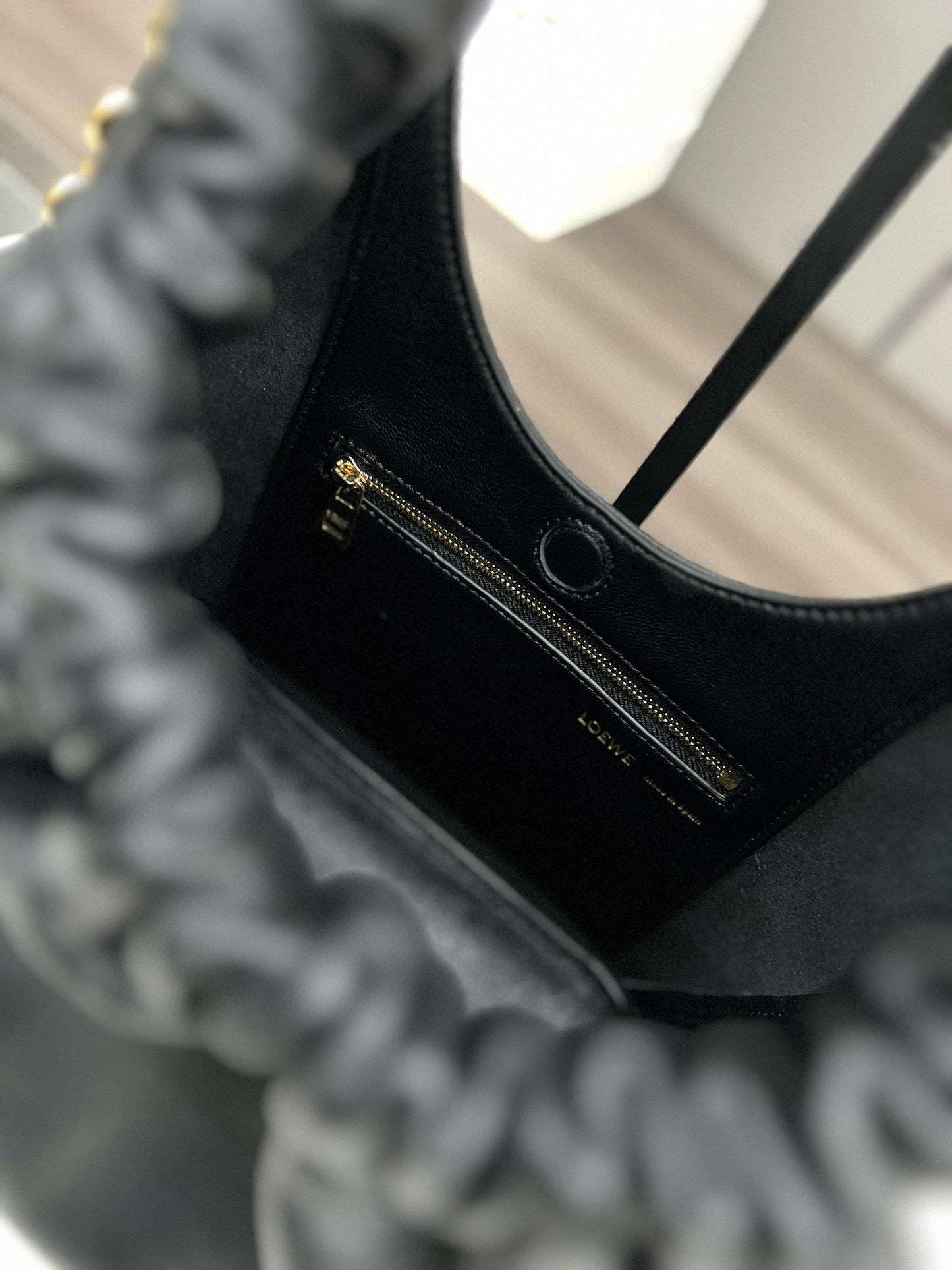 Loew Squeeze Hobo Bag 24cm Black Lambskin Ghw mysite