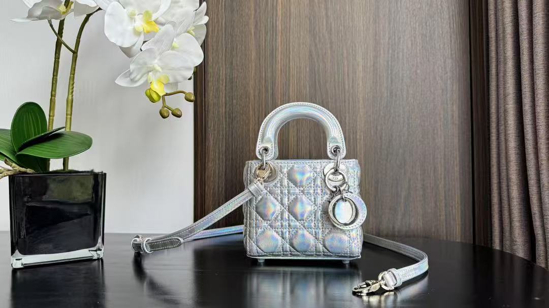 CD MINI LADY 12 SILVER PATENT LAMBSKIN mysite