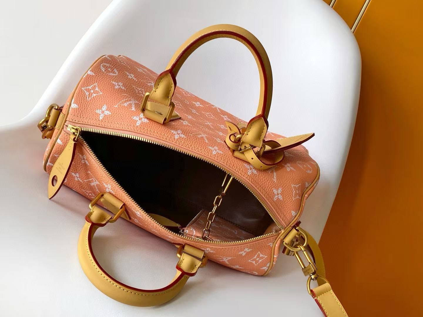 Speedy P9 Bandoulière 40 Handbag Orange White Cowhide mysite