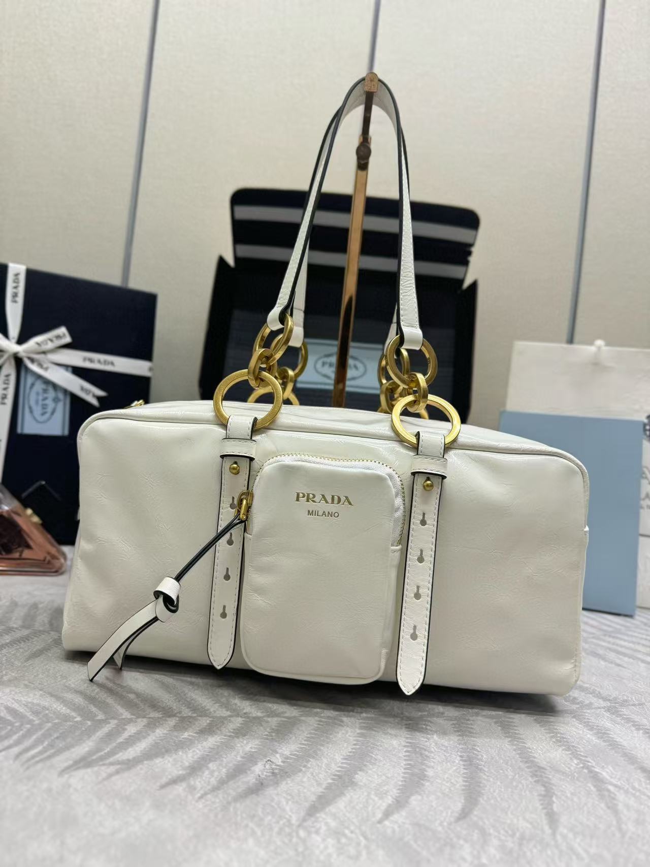 DANGLE TOP HANDLE BAG 30 IN WHITE PATENT CALFSKIN mysite