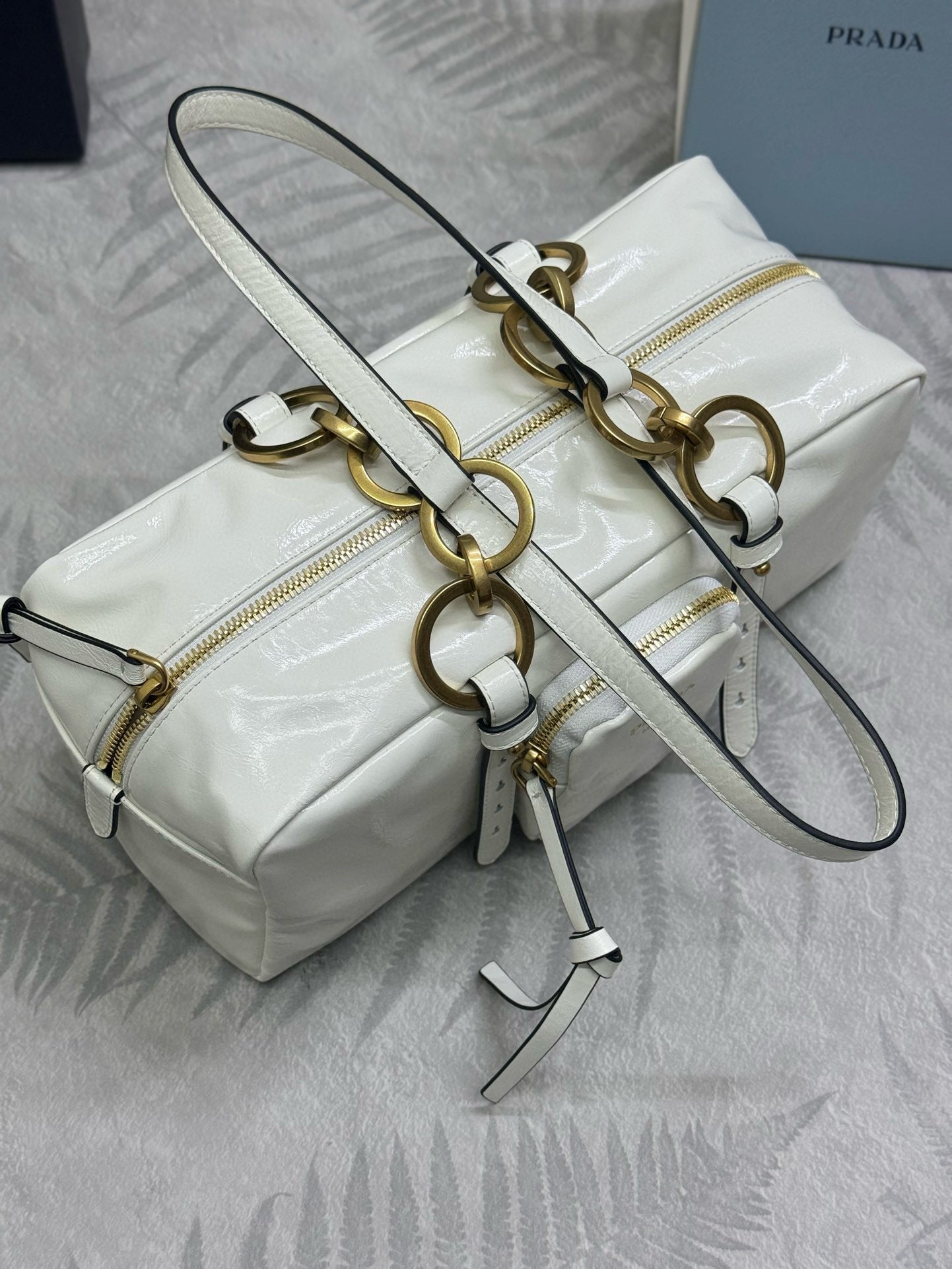 DANGLE TOP HANDLE BAG 30 IN WHITE PATENT CALFSKIN mysite