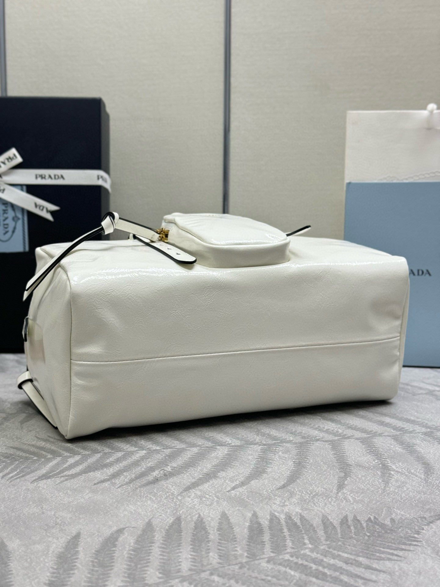 DANGLE TOP HANDLE BAG 30 IN WHITE PATENT CALFSKIN mysite