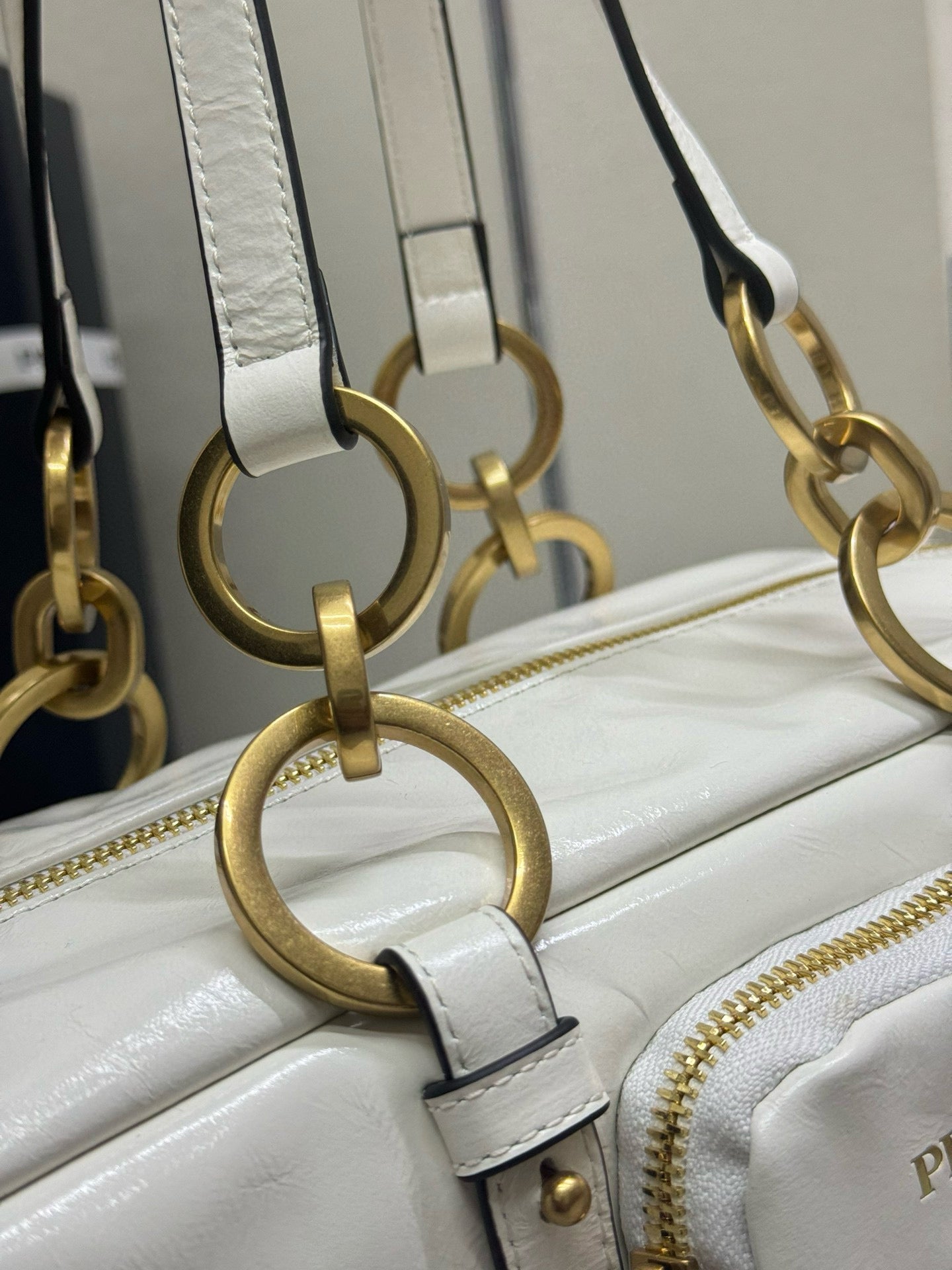 DANGLE TOP HANDLE BAG 30 IN WHITE PATENT CALFSKIN mysite