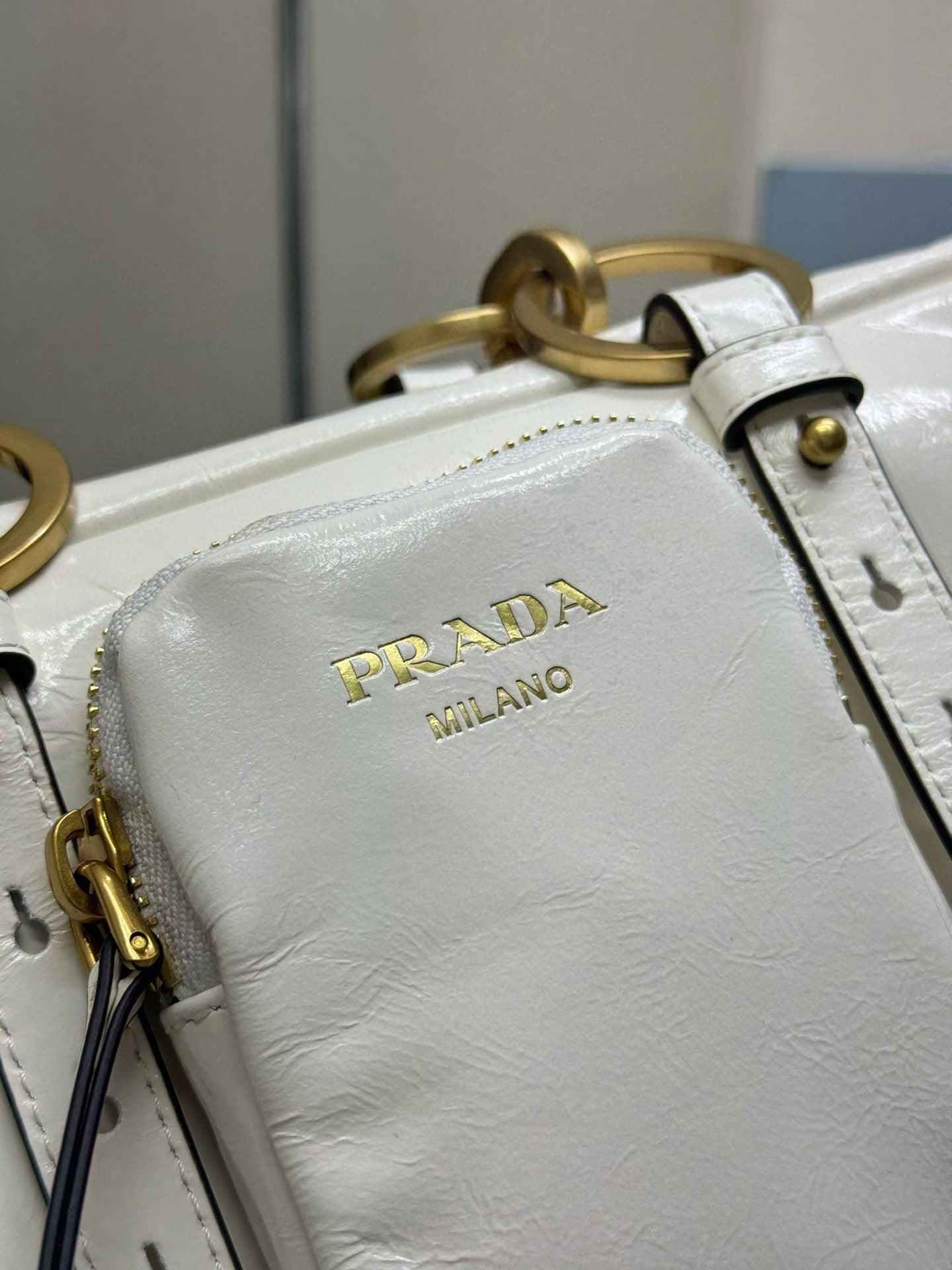 DANGLE TOP HANDLE BAG 30 IN WHITE PATENT CALFSKIN mysite