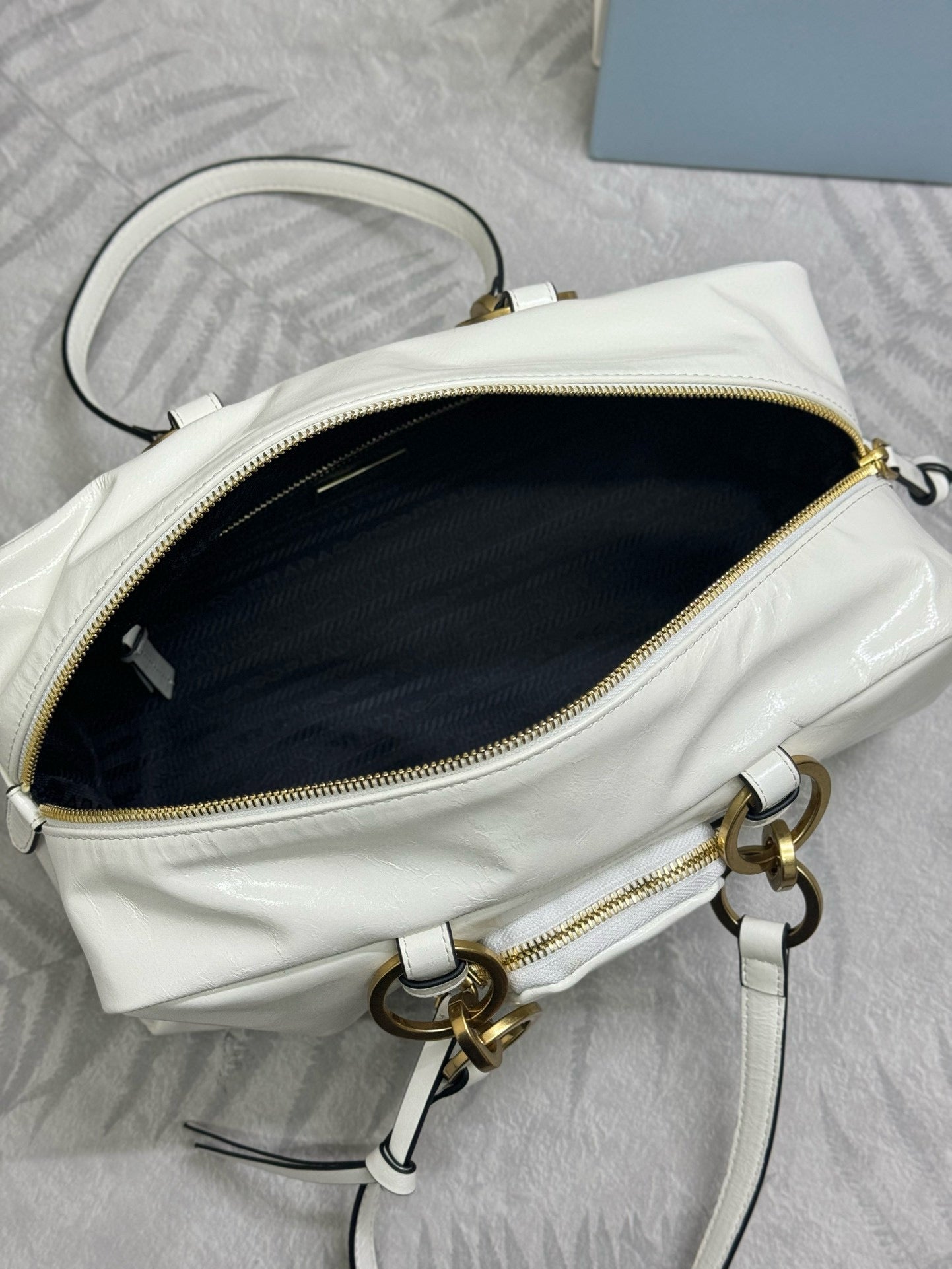DANGLE TOP HANDLE BAG 30 IN WHITE PATENT CALFSKIN mysite
