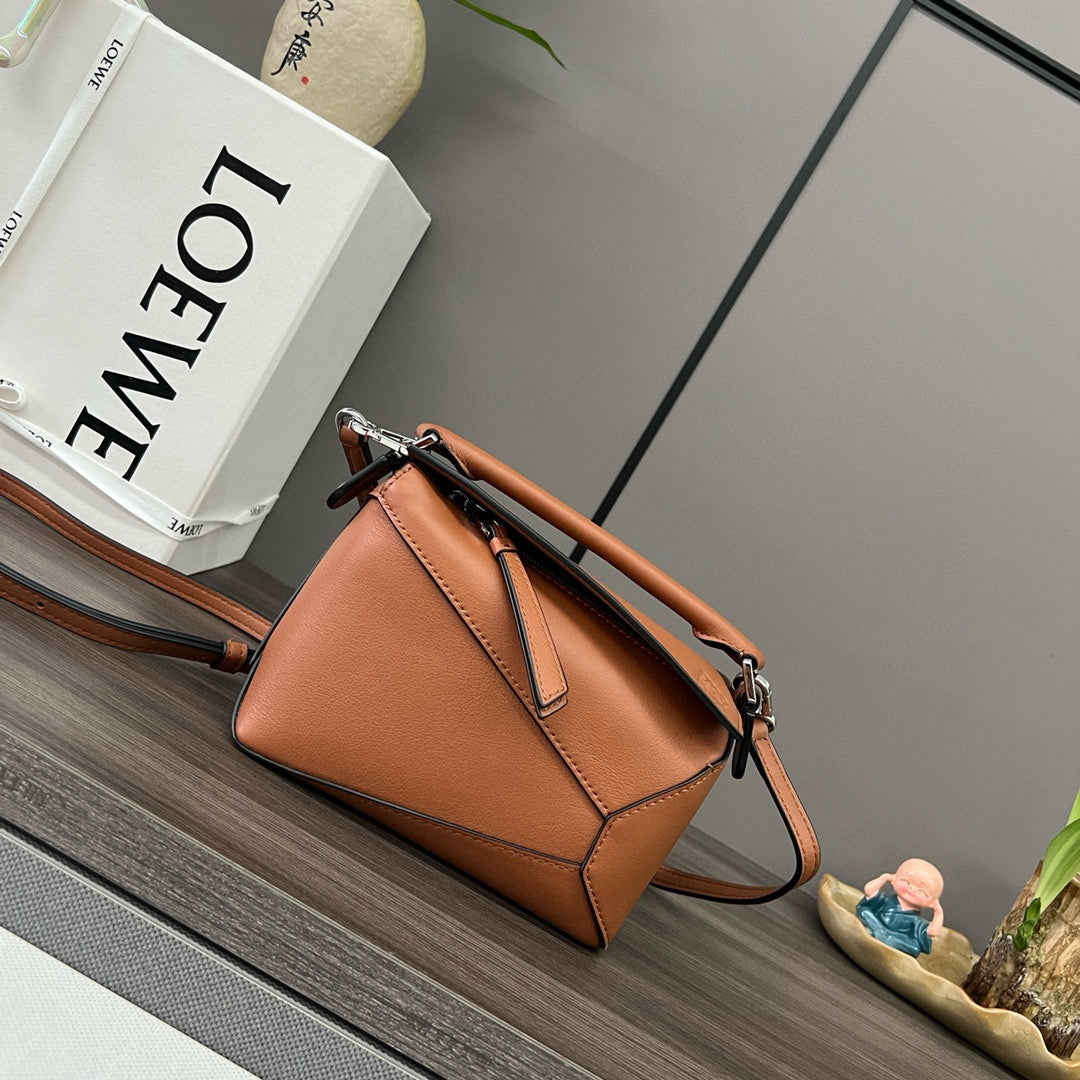 LOE MINI 18 PUZZLE BAG IN GOLD CALFSKIN mysite