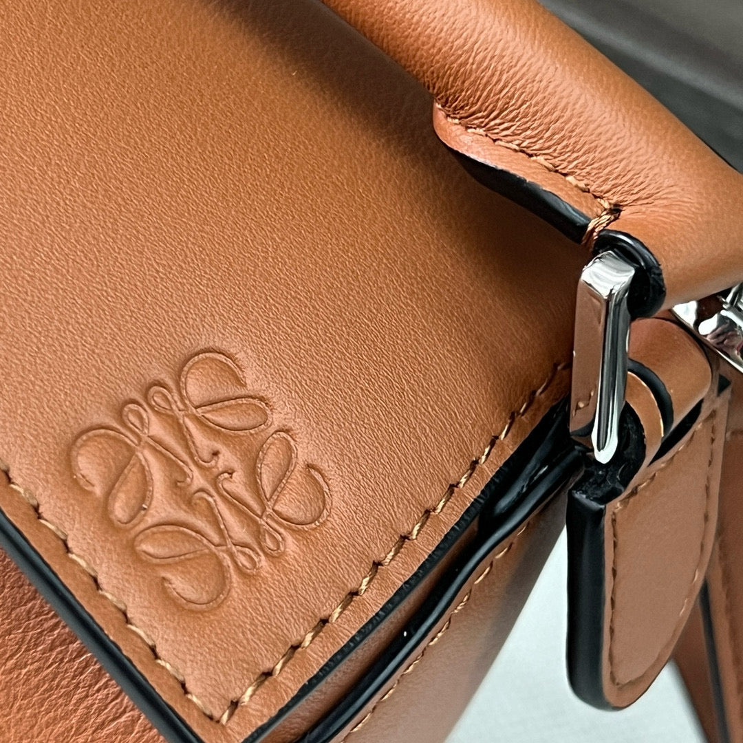 LOE MINI 18 PUZZLE BAG IN GOLD CALFSKIN mysite