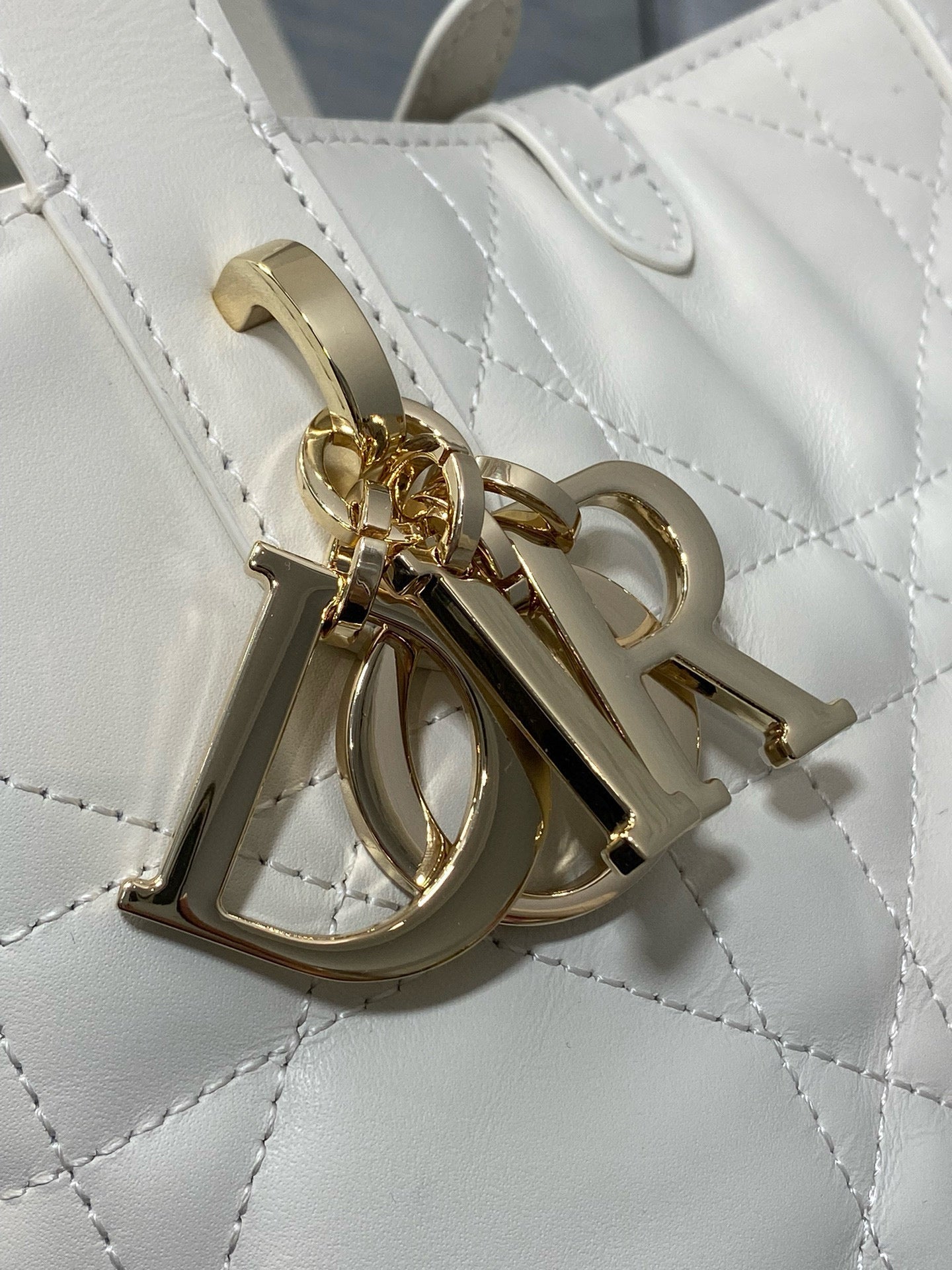 CD Small Toujours Vertical 18cm White Calfskin mysite