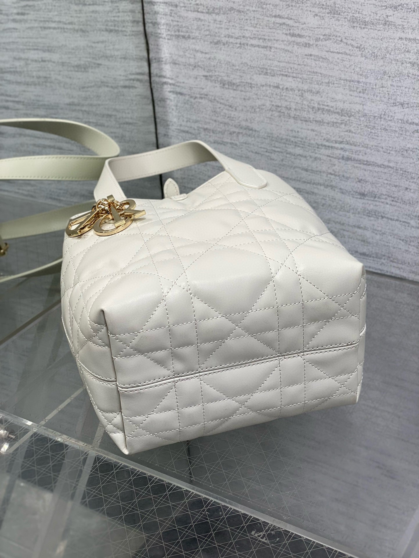 CD Small Toujours Vertical 18cm White Calfskin mysite