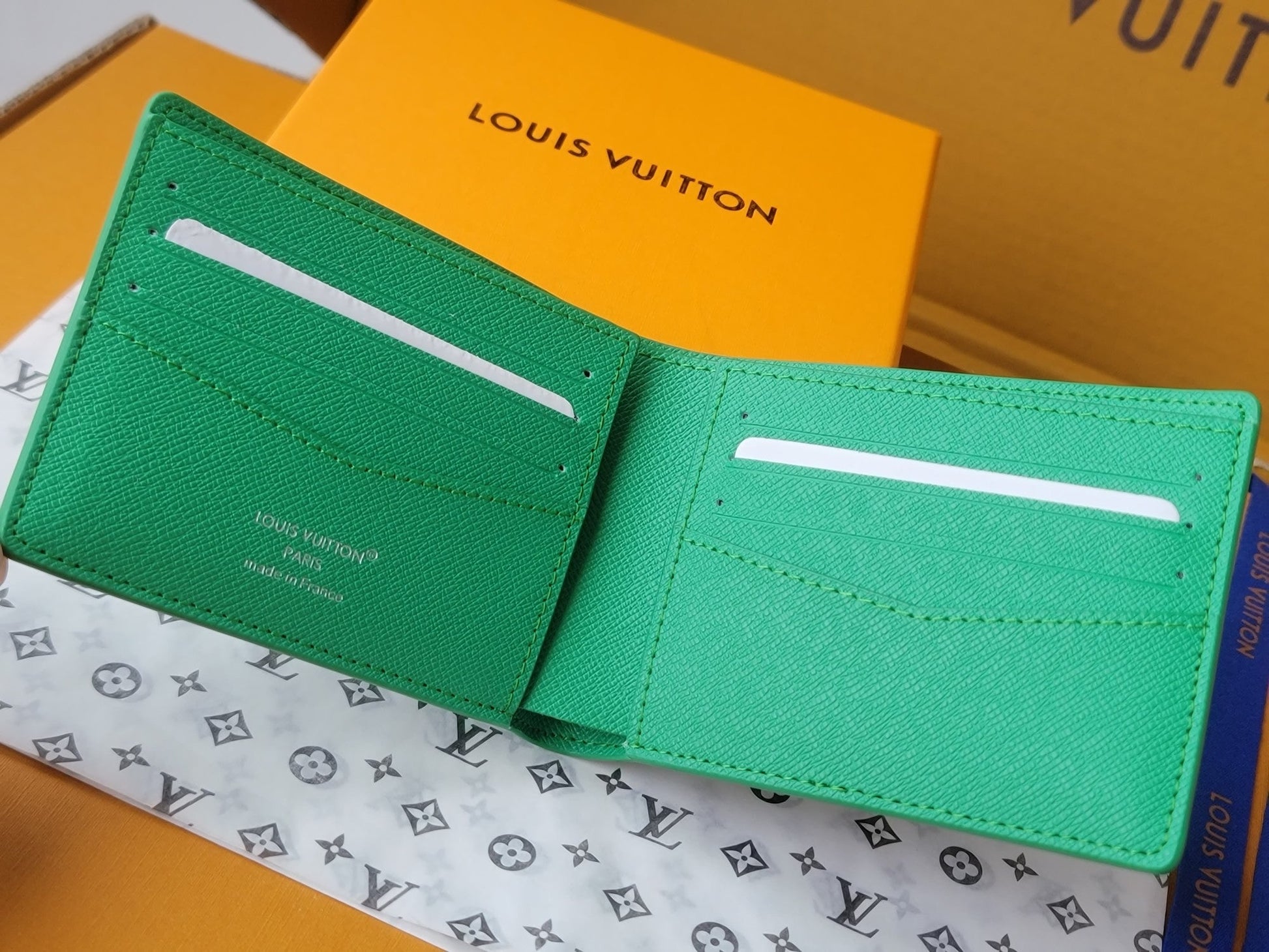 LV Multiple Wallet Featuretiny Sport Scenes Printed Cowhide mysite