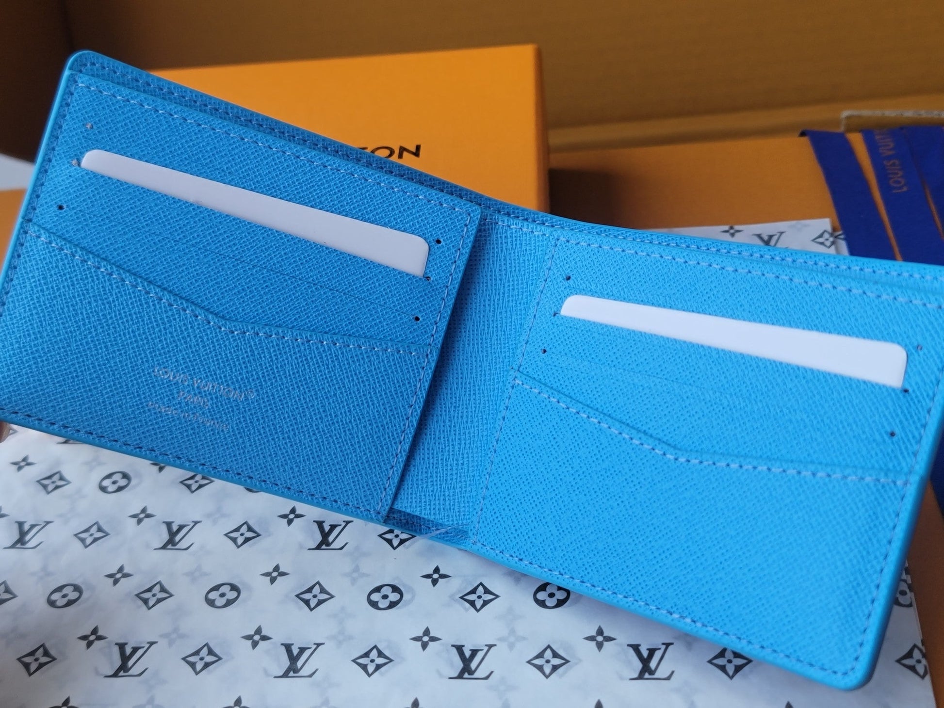 LV Multiple Wallet Featuretiny Sport Scenes Printed Cowhide mysite