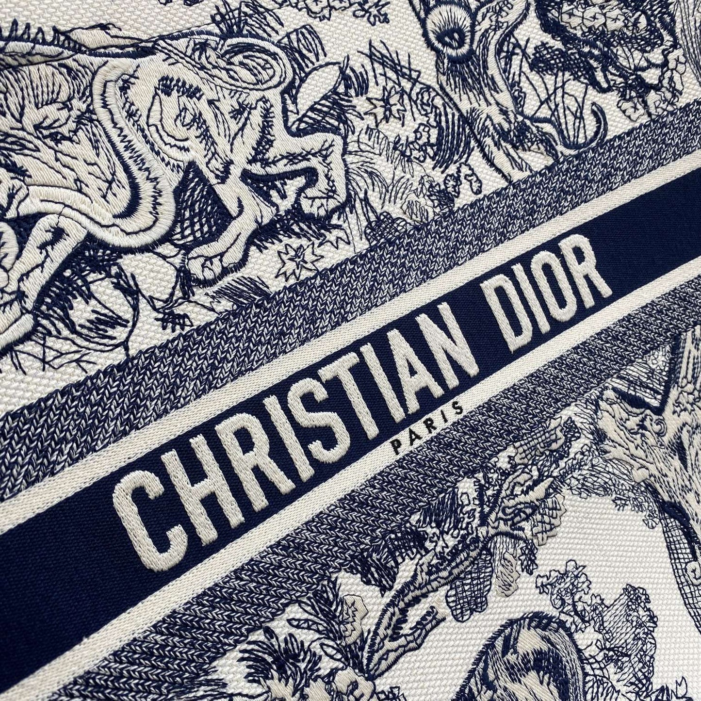 Dior Book Tote Large Blue Toile de Jouy Embroider - 42 x 35 x 18.5 cm mysite