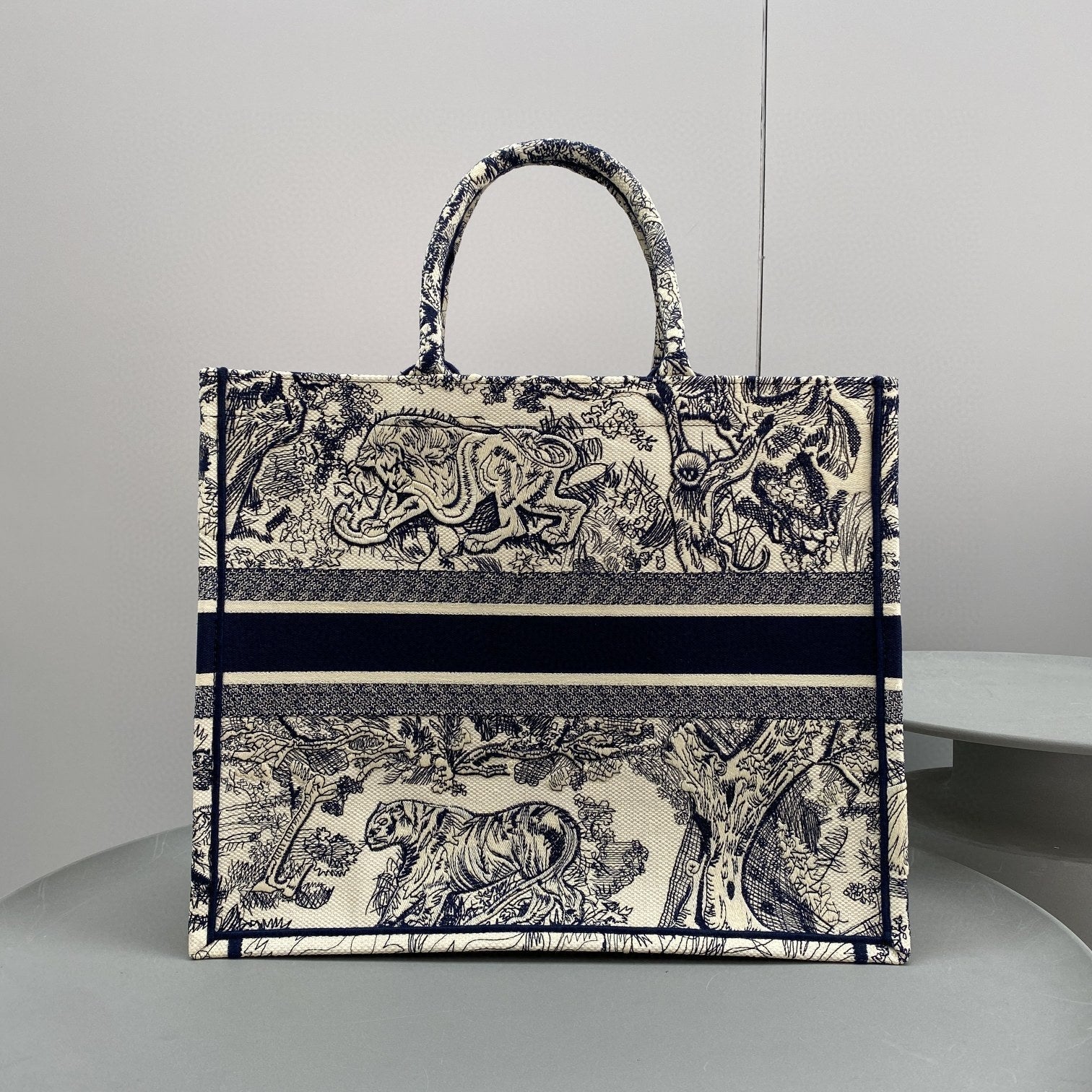 Dior Book Tote Large Blue Toile de Jouy Embroider - 42 x 35 x 18.5 cm mysite