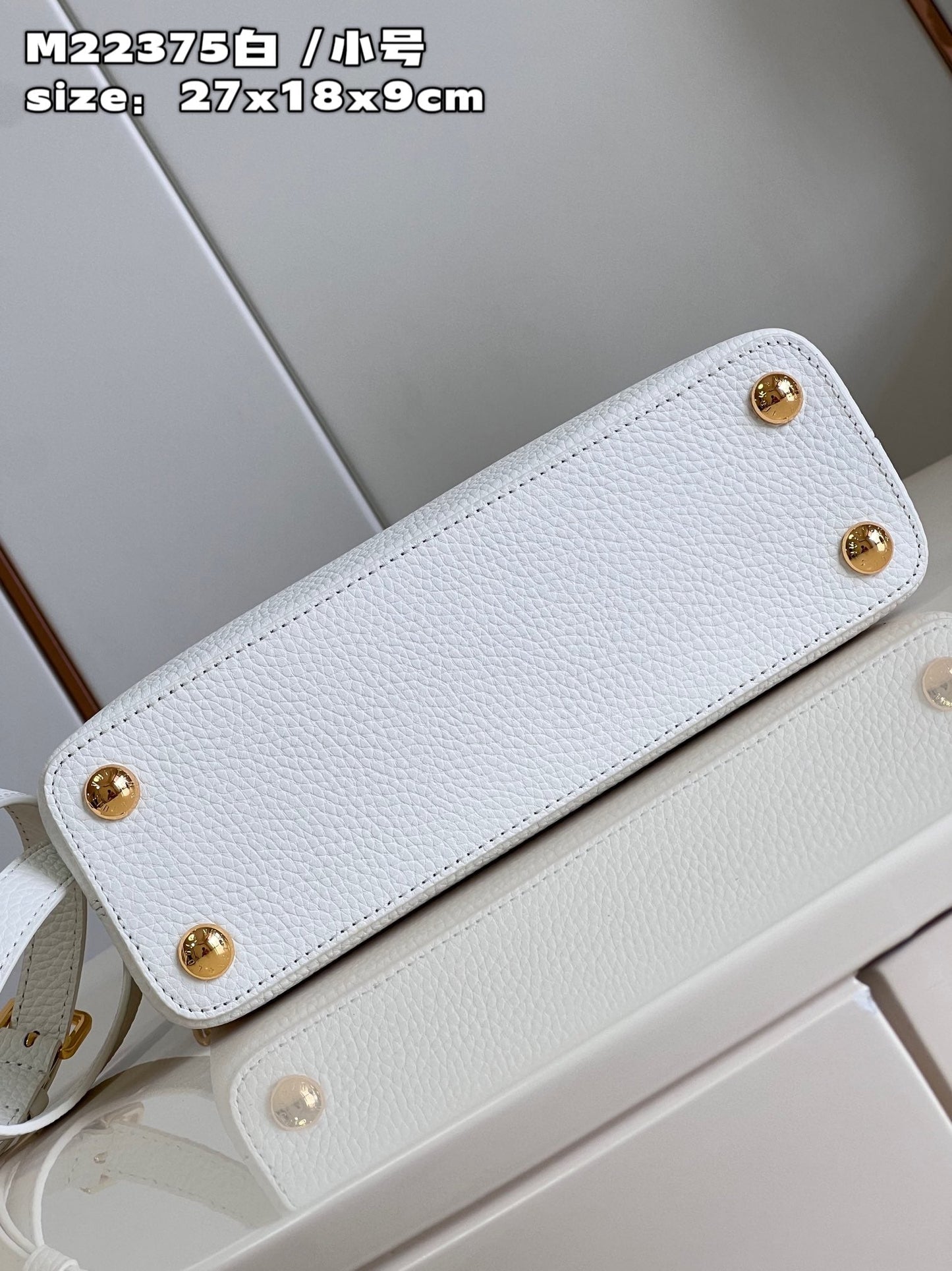 Louis Vuitton Capucines MM White Flower Strap - 31.5 x 20 x 11 cm mysite