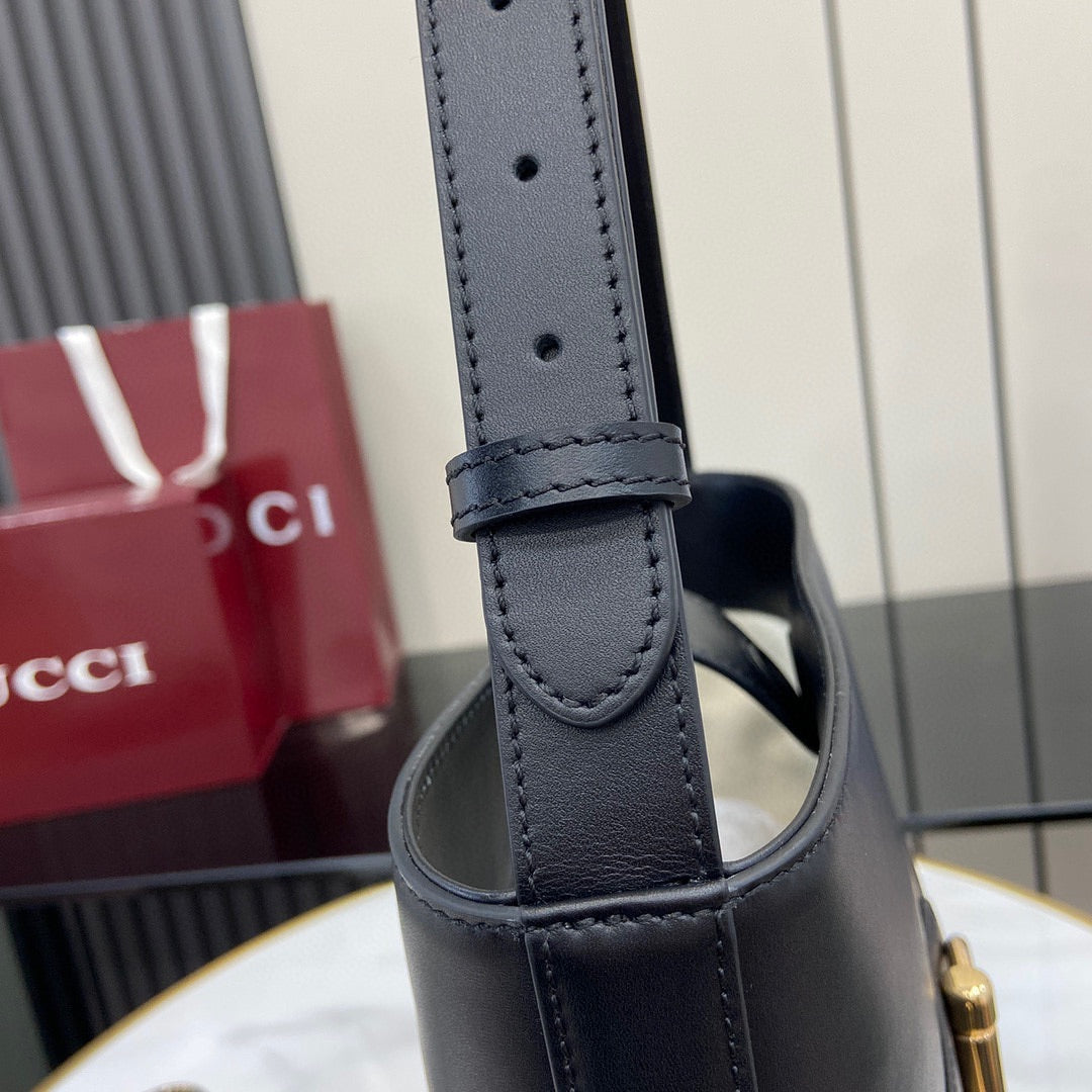GUCCI small horsebit embellished leather bucket bag mysite