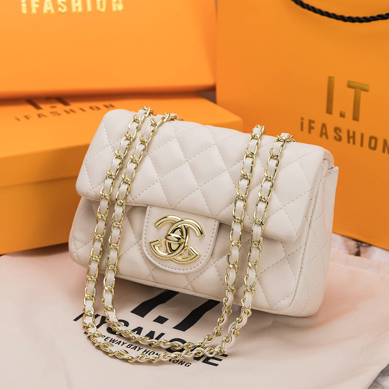 Chanel ℂ𝔽 𝗖𝗹𝗮𝘀𝘀𝗶𝗰 𝗙𝗹𝗮𝗽 in Black Lambskin mysite