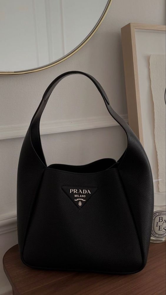 Prada Black Handbag mysite