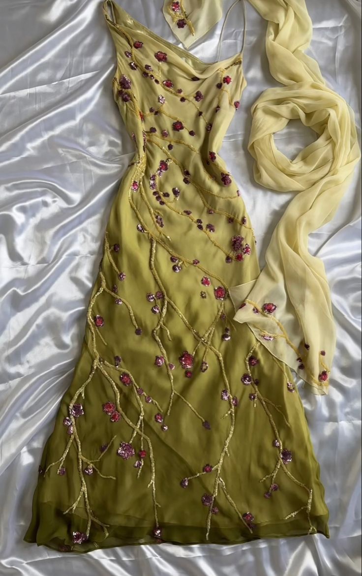Yellow Green gorgeous exquisite vintage embroidered spaghetti strap long ball gown prom dress evening gown gh2932s mysite