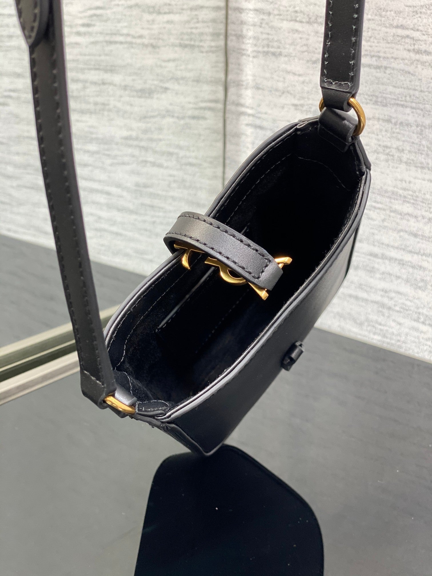 YSL Le 5 A 7 Mini Black Bag - 13x20x4cm mysite