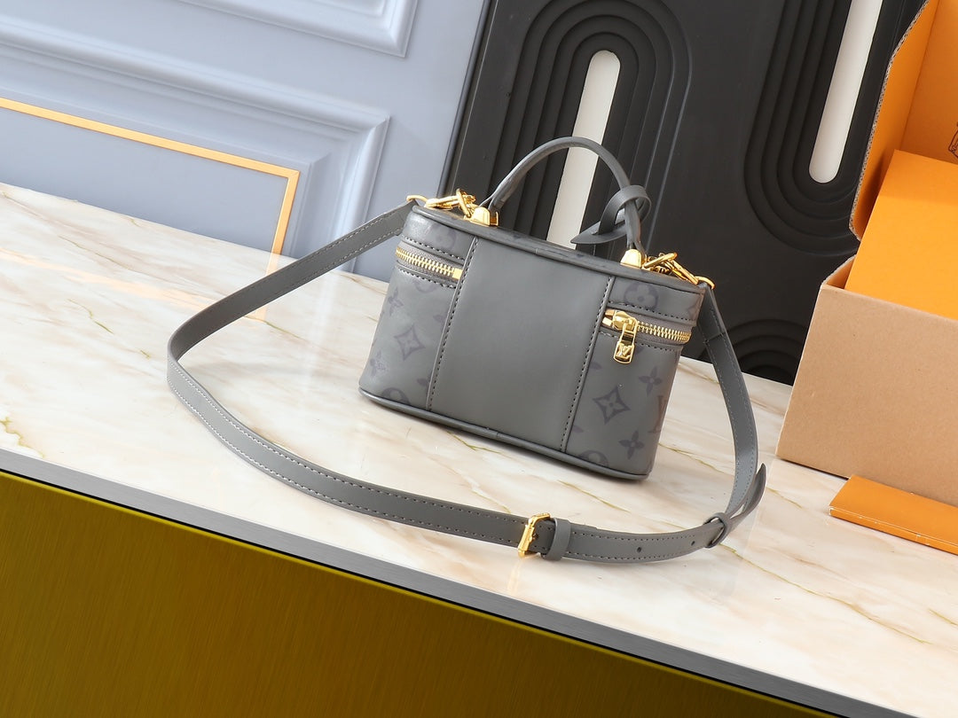 Louis Vuitton LV Vanity Chain Pouch Shoulder Bag 19¡Á11.5¡Á6.5cm mysite