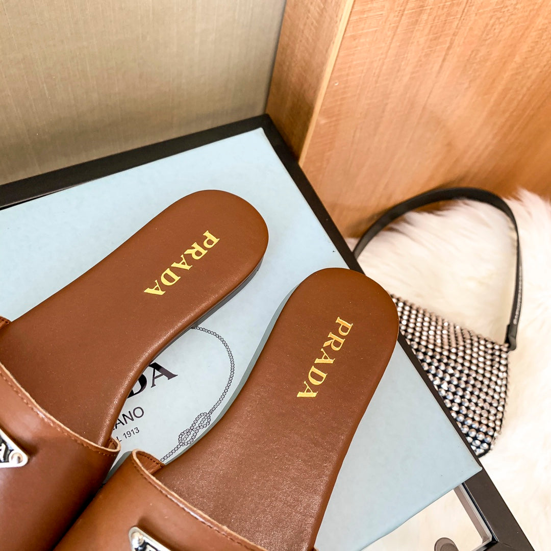 Triangle Logo Flat Slippers mysite