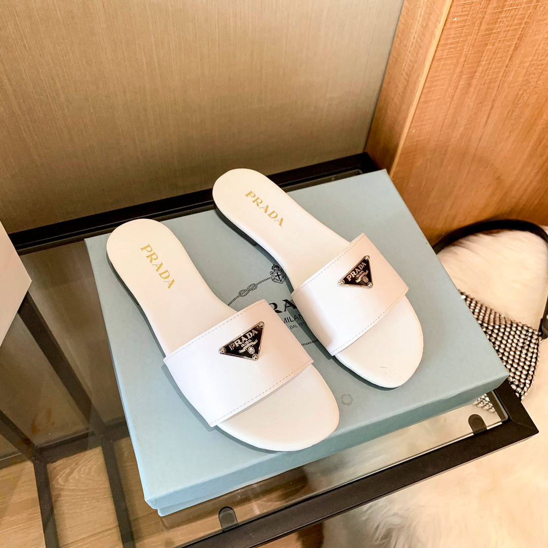 Triangle Logo Flat Slippers mysite