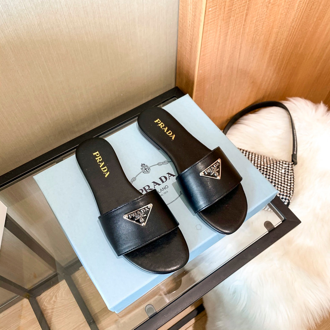 Triangle Logo Flat Slippers mysite
