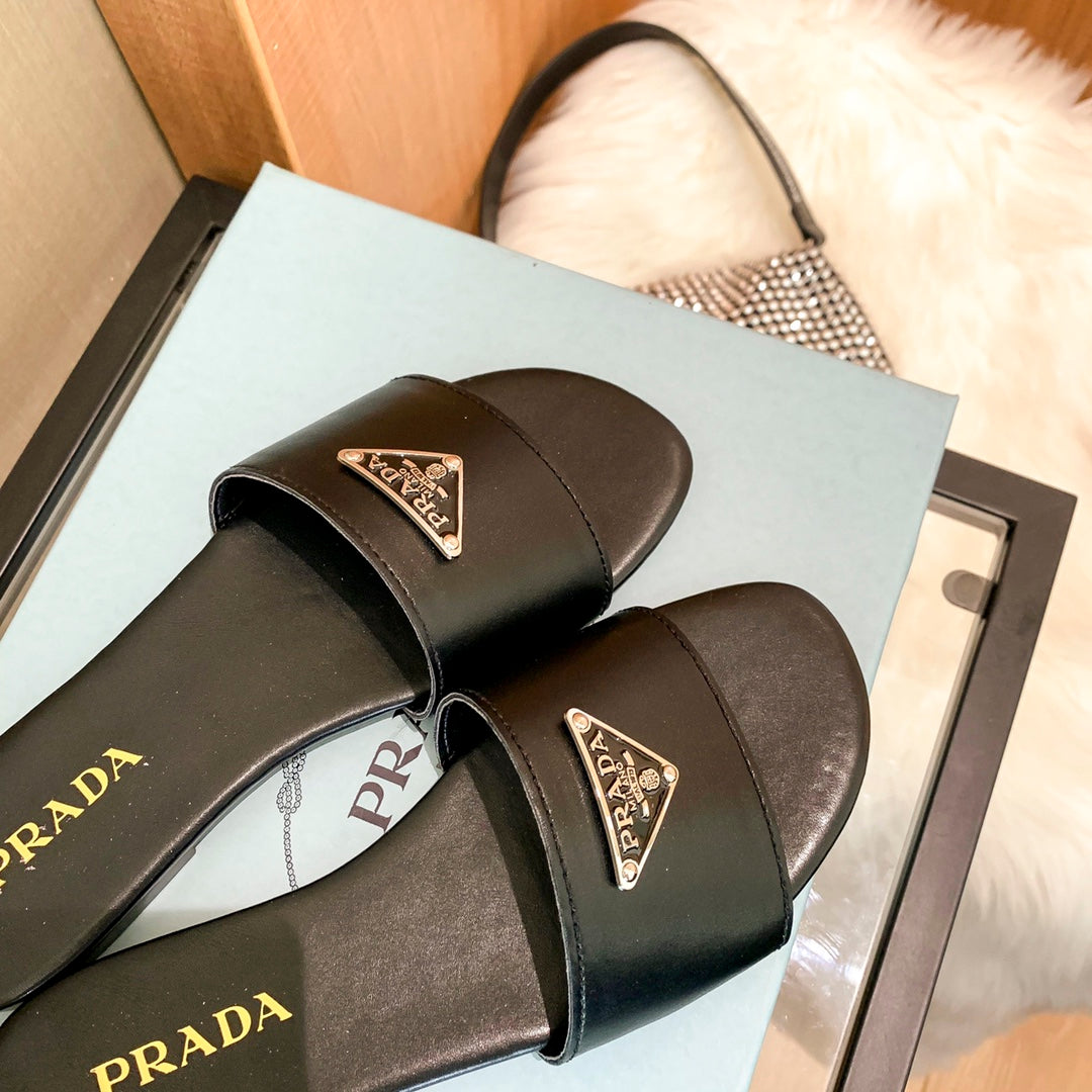 Triangle Logo Flat Slippers mysite
