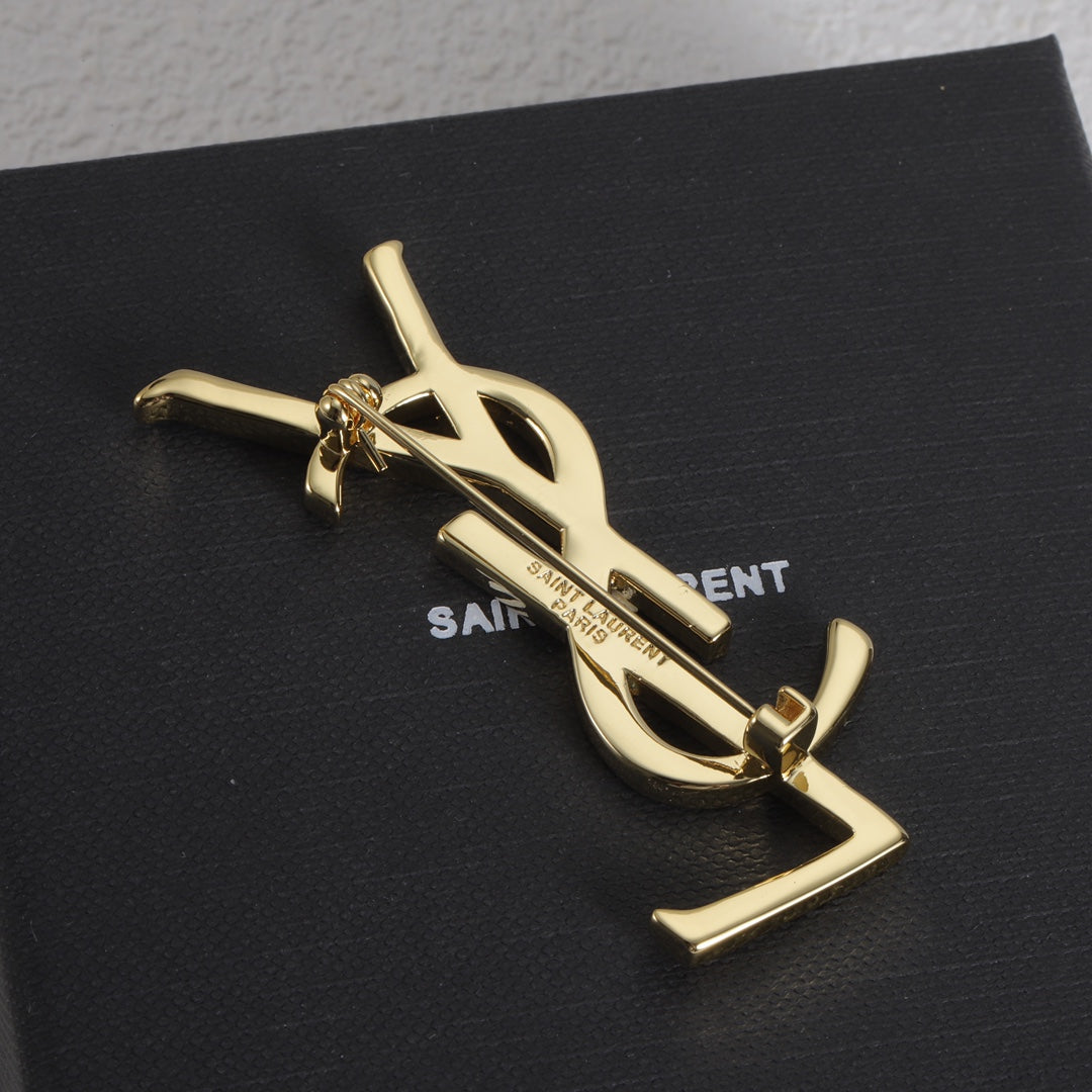Shiny letter brooch-1-s mysite