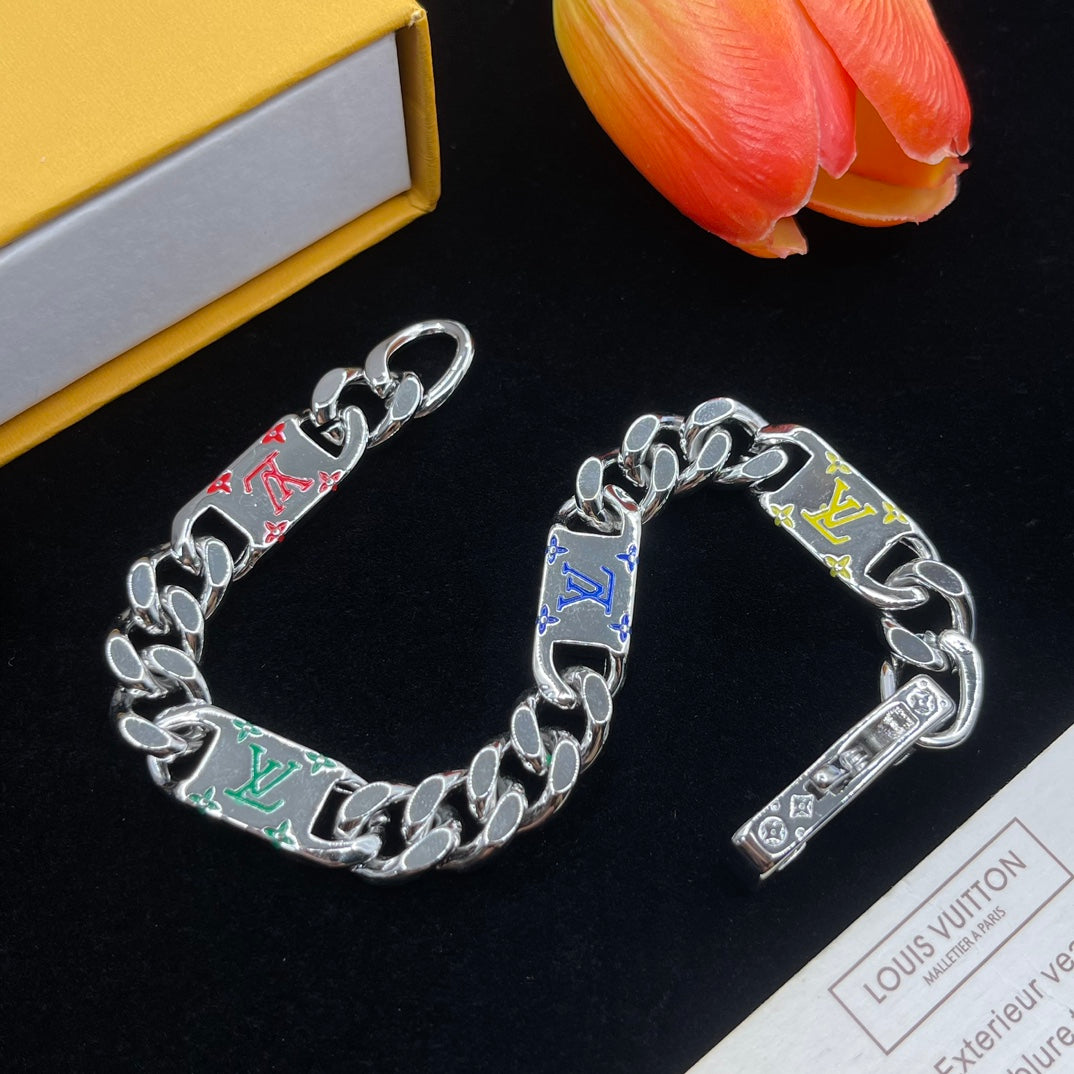 Retro embossed universal bracelet mysite