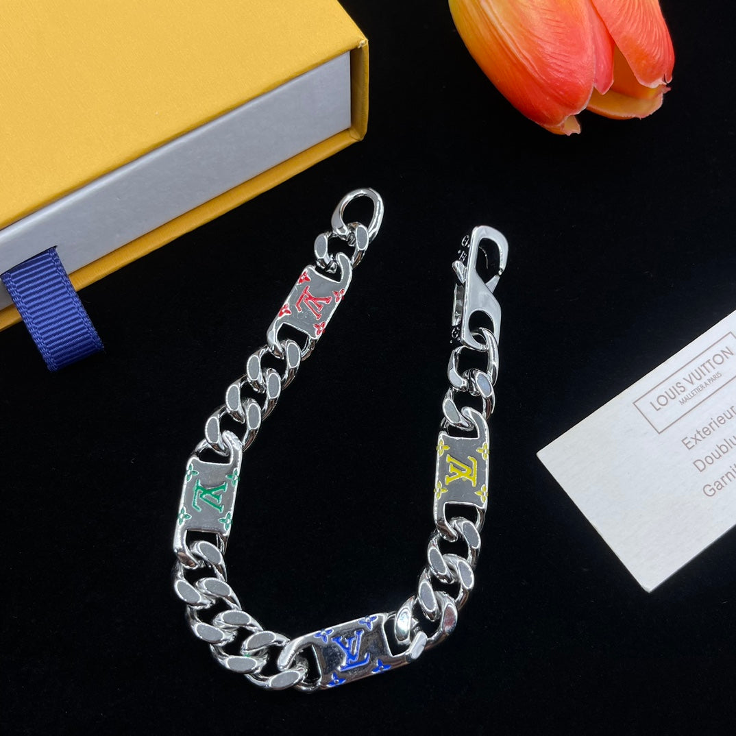 Retro embossed universal bracelet mysite